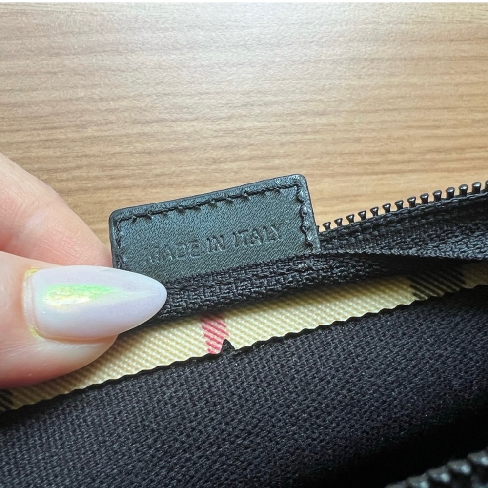 Burberry London Mini Pochette - NOVA CHECK
Vintage Shoulder Bag - Picture 11 of 16